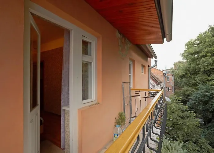 Apartment With Courtyard
