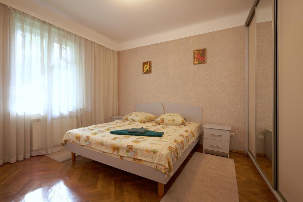 Apartment With Courtyard