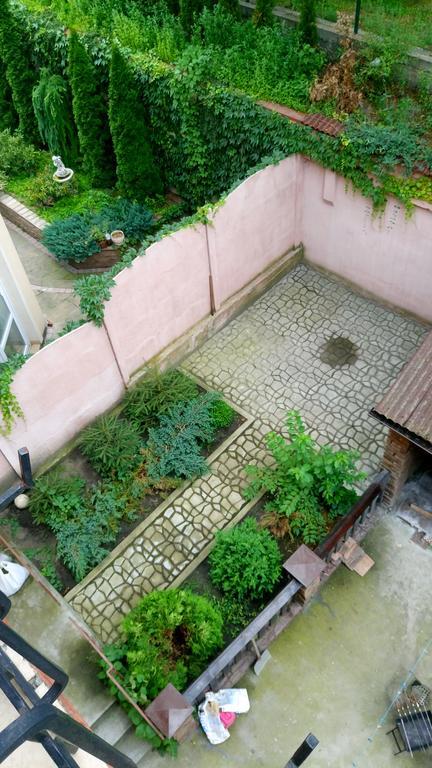 With Courtyard Apartment *